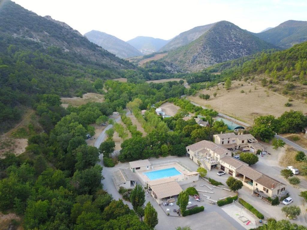 Condorcet Camping Le Chambron מראה חיצוני תמונה